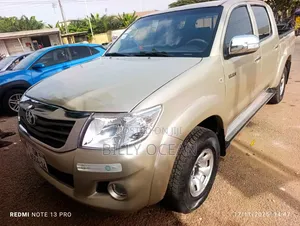 Toyota Hilux 2012 White