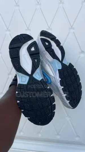 Nike Initiator