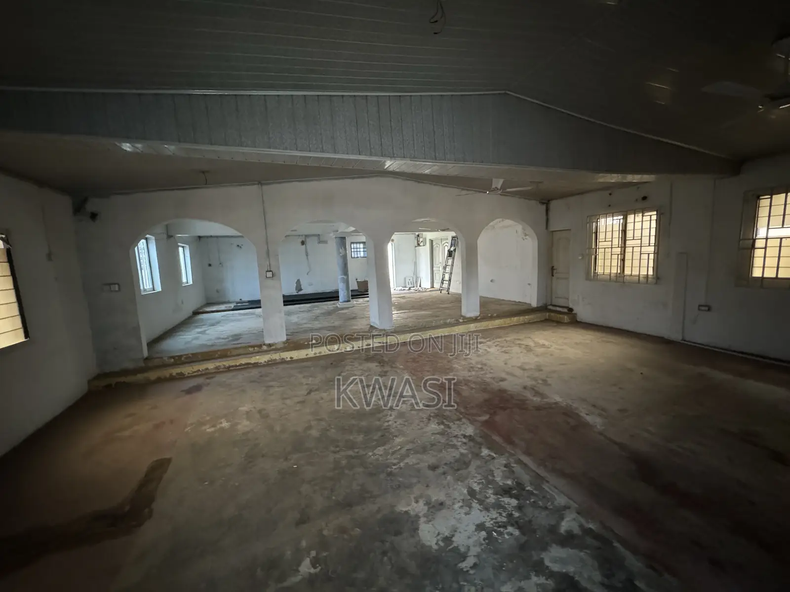 Space for Rent With Lavatory