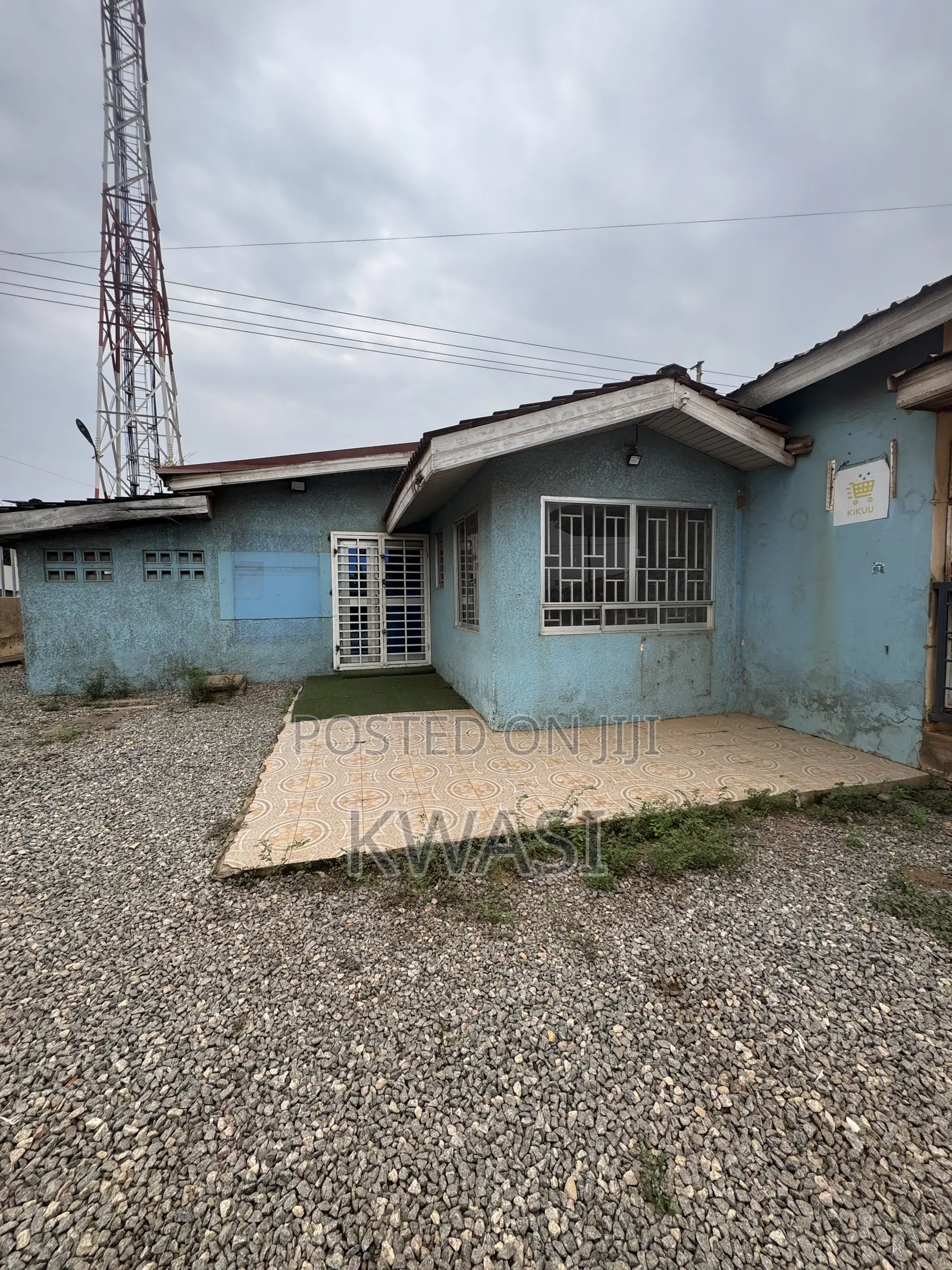 Space for Rent With Lavatory