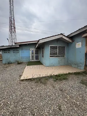 Space for Rent With Lavatory