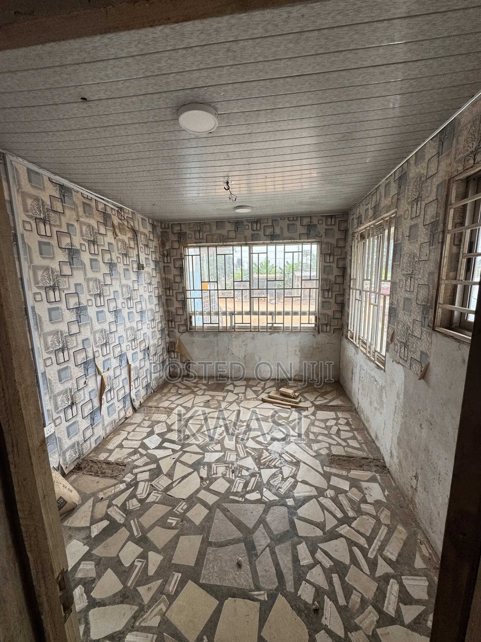 Space for Rent With Lavatory