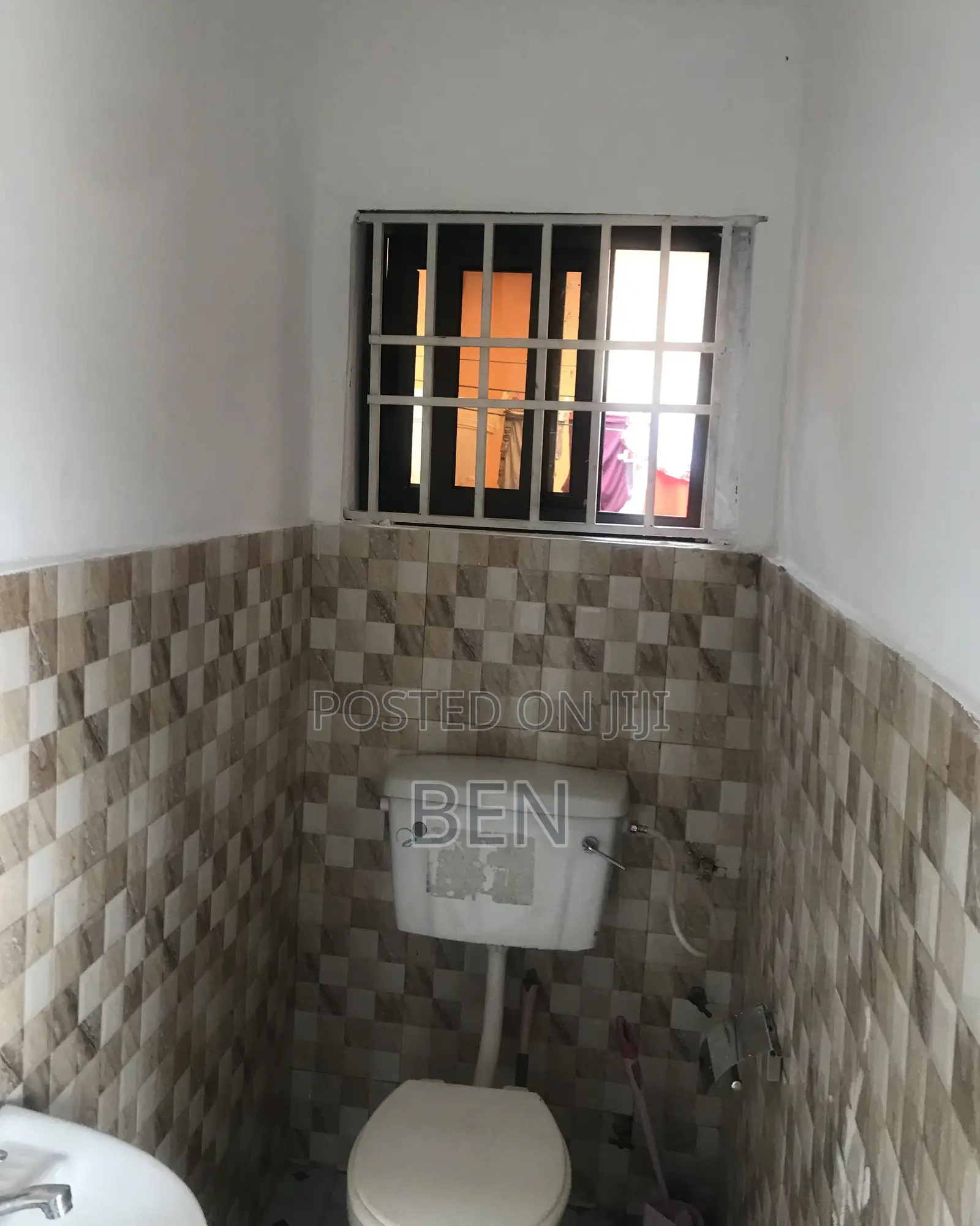 2bdrm Apartment in Taxi Rank Abelenkpe, Lincoln School Area for rent