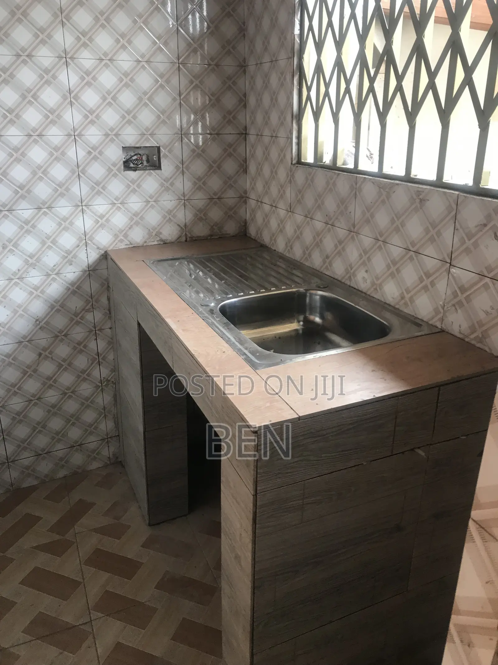 2bdrm Apartment in Taxi Rank Abelenkpe, Lincoln School Area for rent