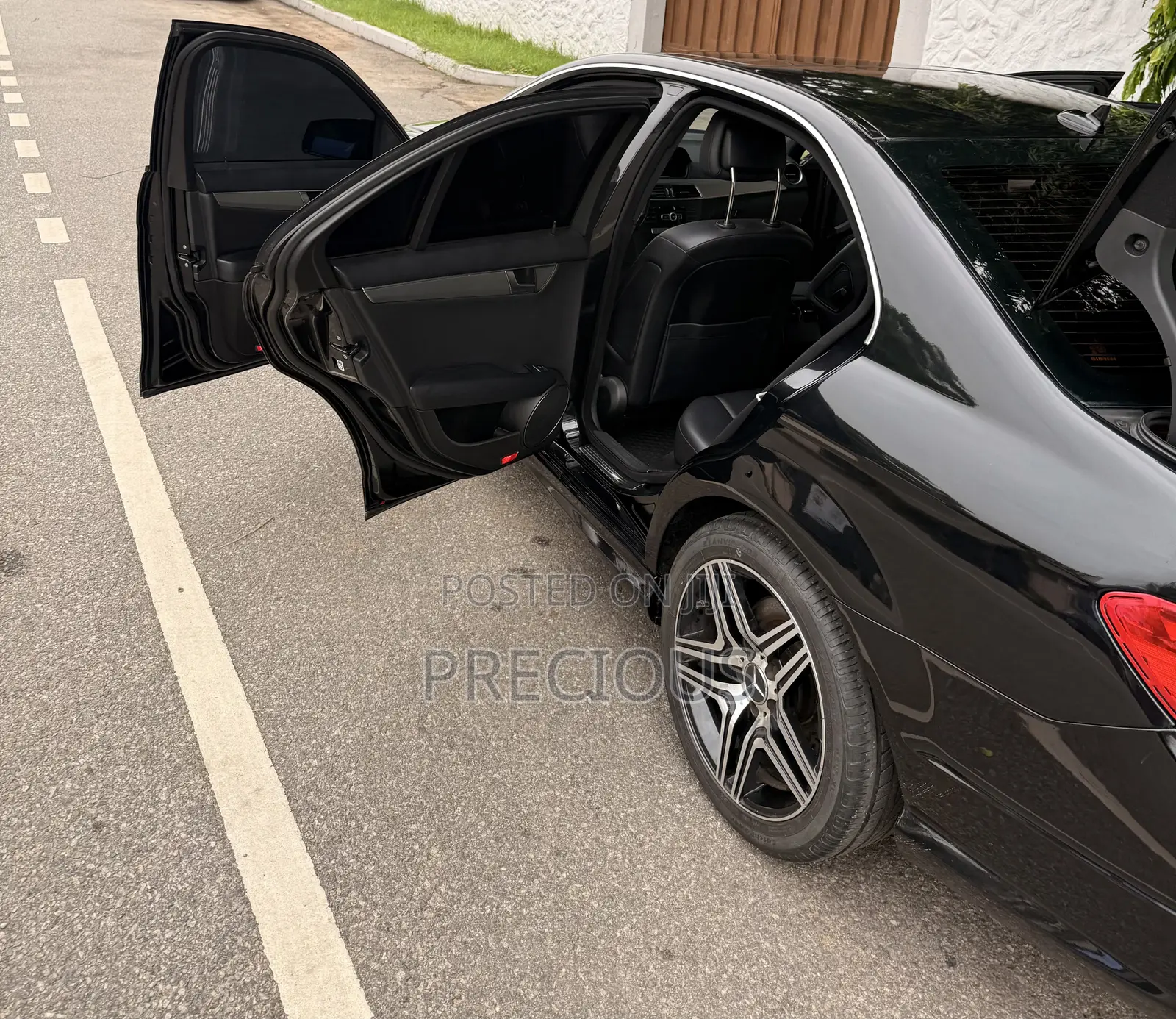Mercedes-Benz C300 Luxury 4Matic Sedan AWD (3.5L 6cyl 7A) 2013 Black
