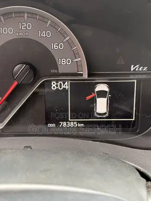 Toyota Vitz 2017 Silver