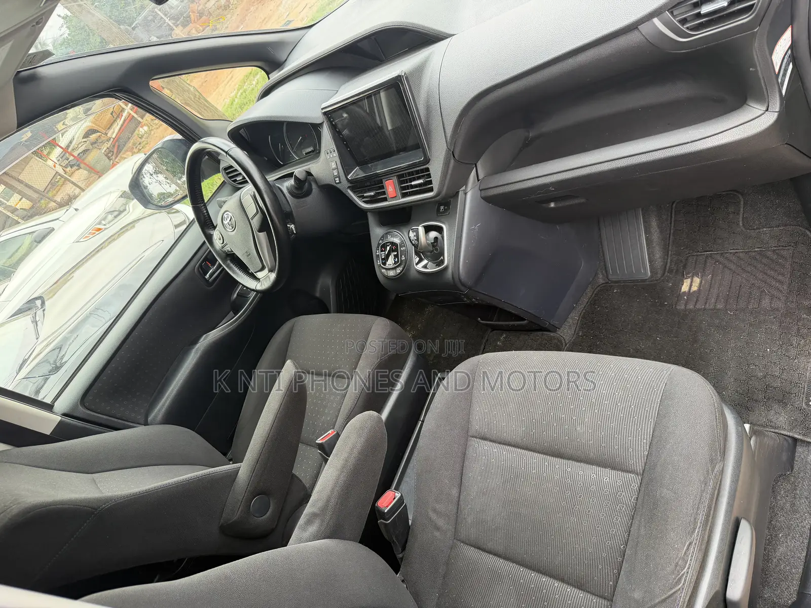 Toyota Voxy Hybrid ZS 2WD 7-Seater 2016 Black