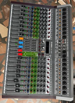 Yamaha PA-1600 16-Channel Professional Analog Audio Mixer