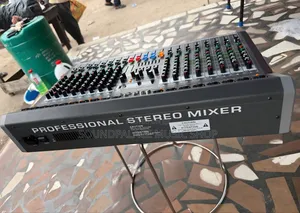 Yamaha PA-1600 16-Channel Professional Analog Audio Mixer