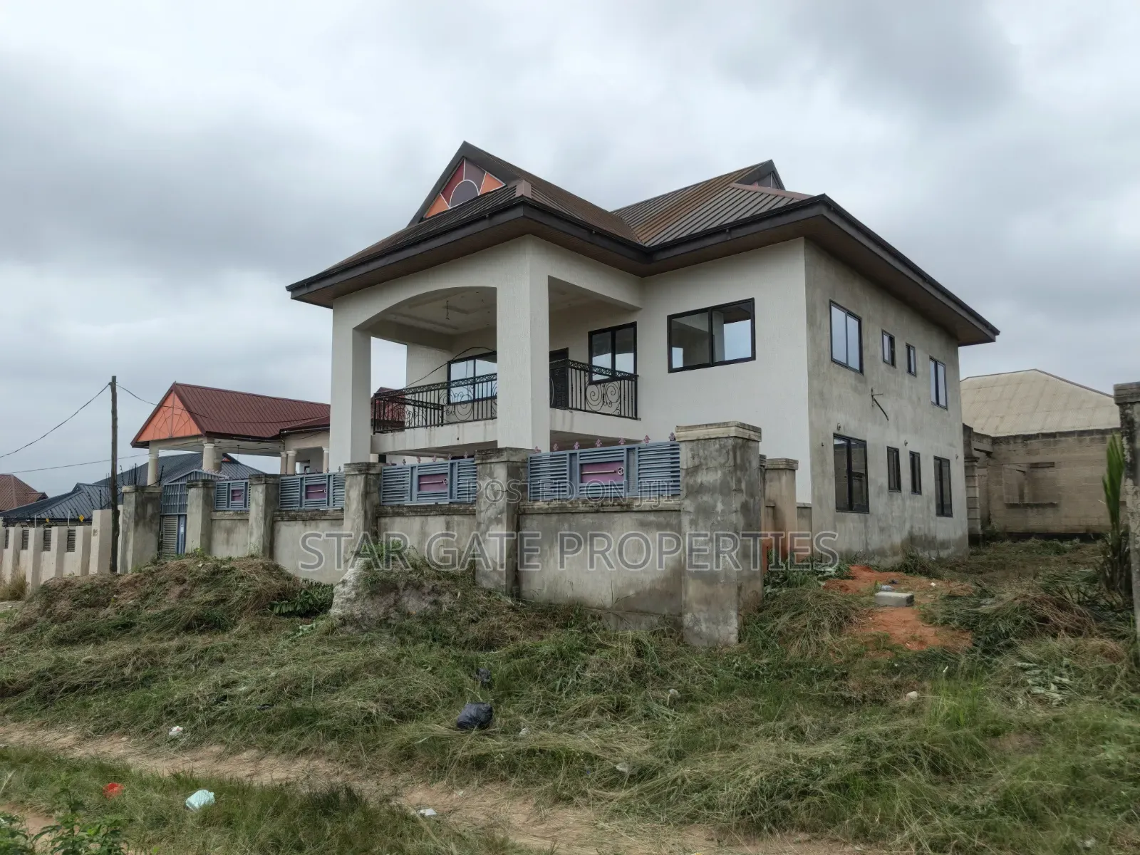 8bdrm House in Kenyasi Adwumam, Kumasi Metropolitan for sale