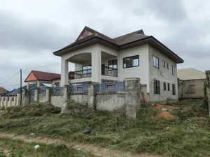 8bdrm House in Kenyasi Adwumam, Kumasi Metropolitan for sale