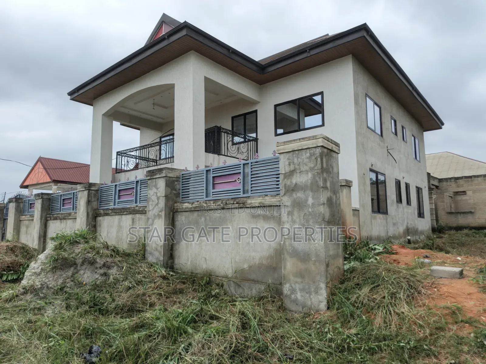 8bdrm House in Kenyasi Adwumam, Kumasi Metropolitan for sale