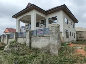8bdrm House in Kenyasi Adwumam, Kumasi Metropolitan for sale