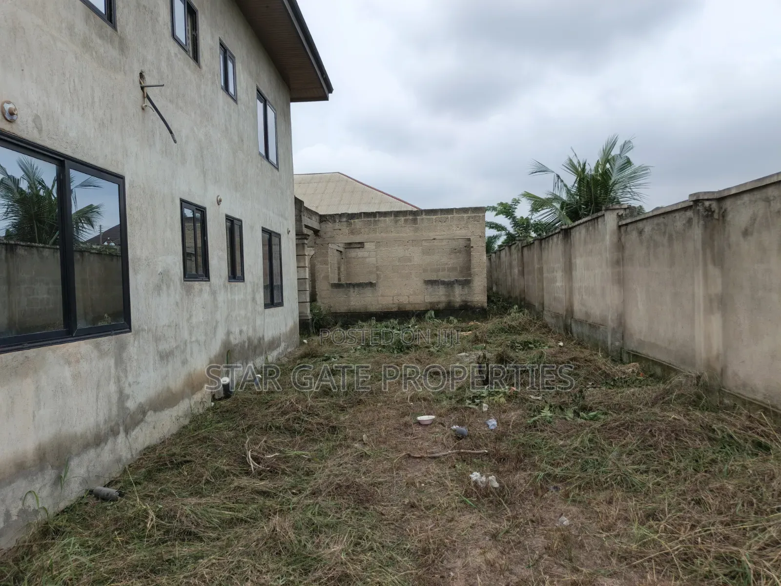8bdrm House in Kenyasi Adwumam, Kumasi Metropolitan for sale