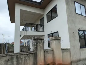 8bdrm House in Kenyasi Adwumam, Kumasi Metropolitan for sale