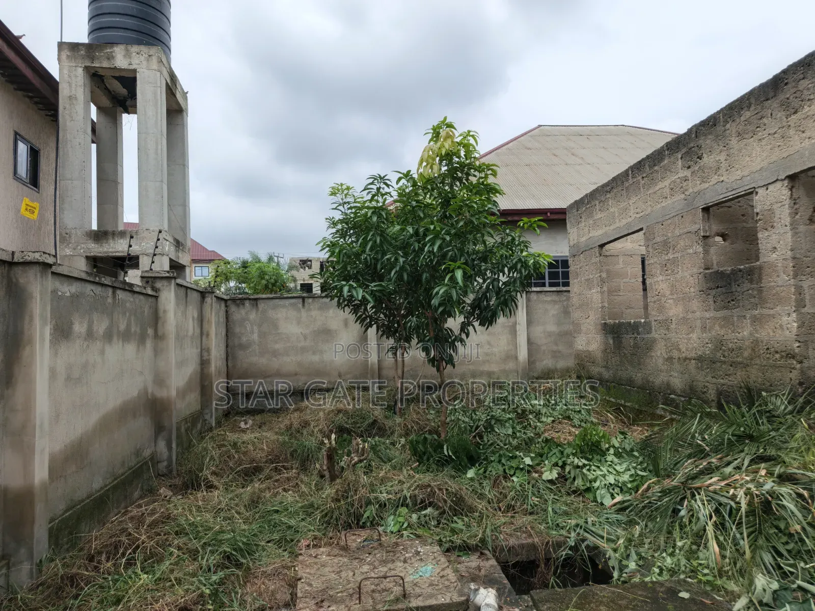 8bdrm House in Kenyasi Adwumam, Kumasi Metropolitan for sale