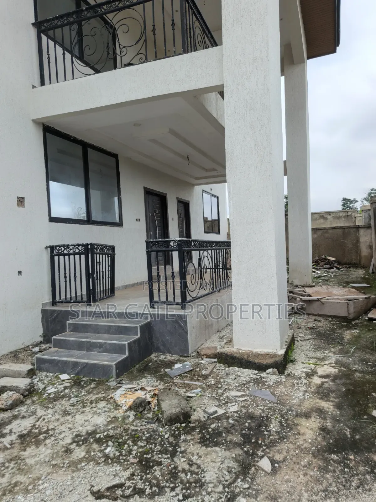 8bdrm House in Kenyasi Adwumam, Kumasi Metropolitan for sale