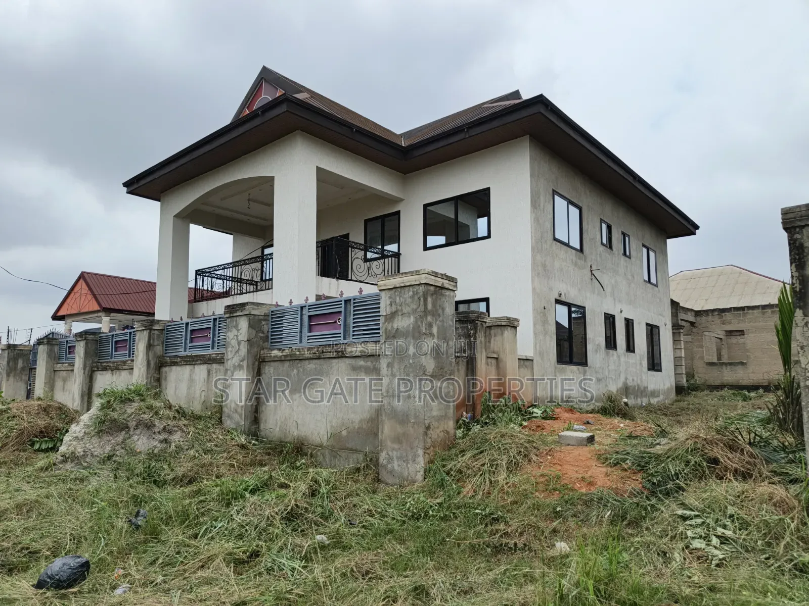 8bdrm House in Kenyasi Adwumam, Kumasi Metropolitan for sale