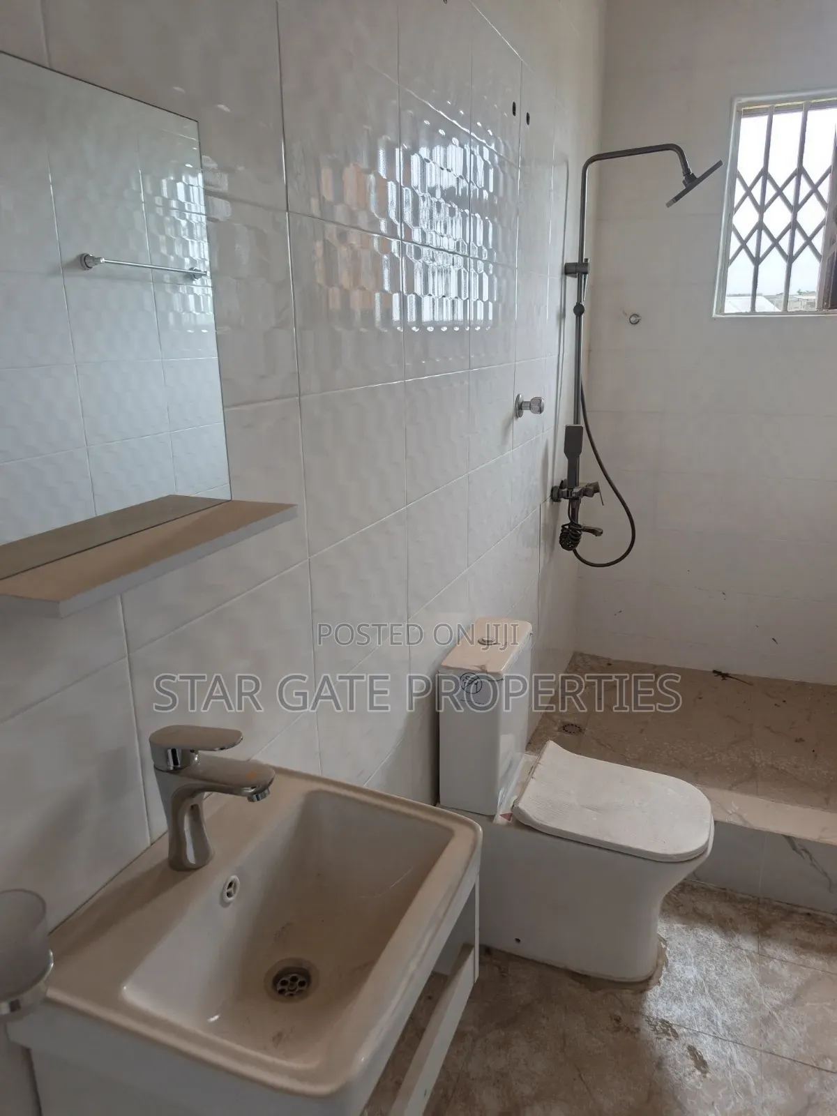 8bdrm House in Kenyasi Adwumam, Kumasi Metropolitan for sale