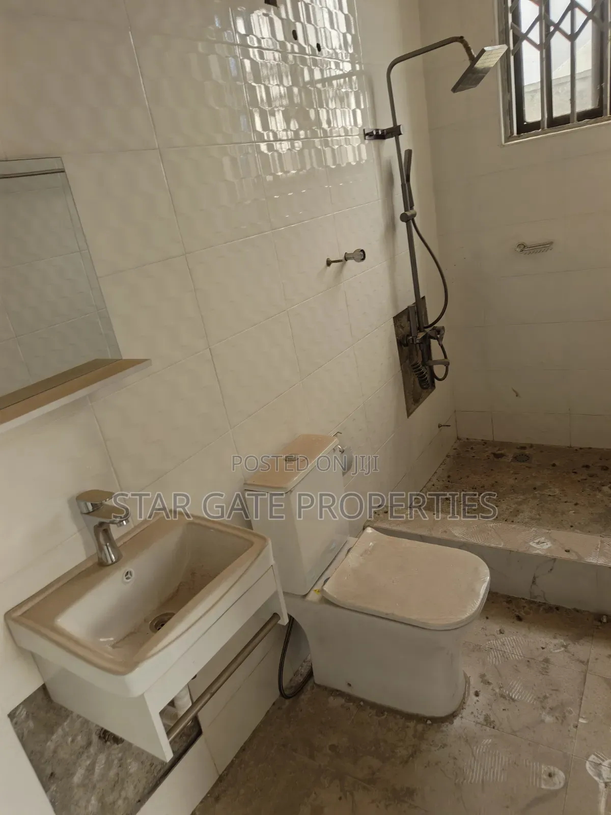 8bdrm House in Kenyasi Adwumam, Kumasi Metropolitan for sale