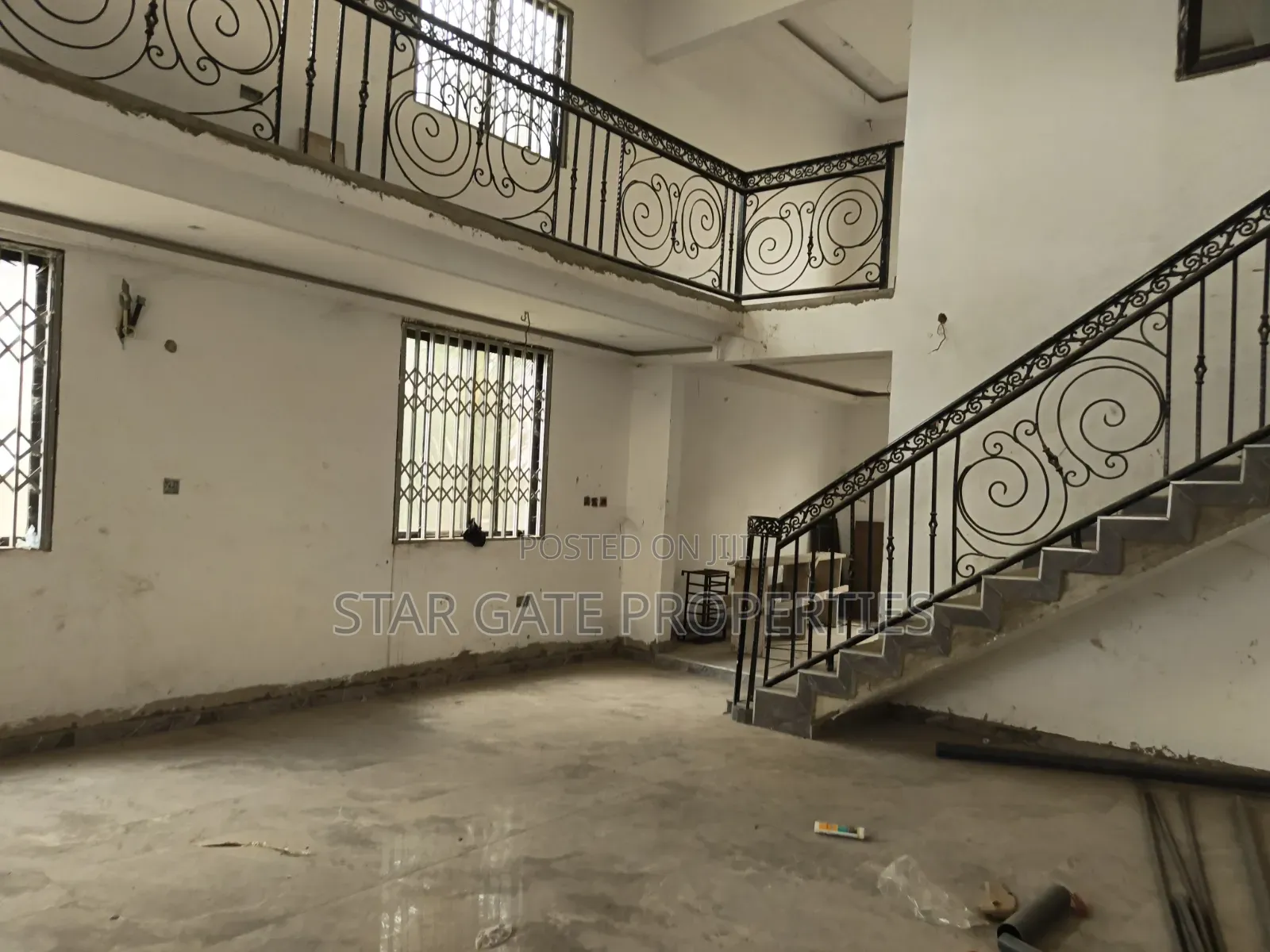 8bdrm House in Kenyasi Adwumam, Kumasi Metropolitan for sale