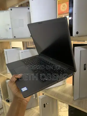 Laptop Dell Latitude 7400 8GB Intel Core i5 SSHD (Hybrid) 256GB