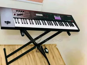 Roland XPS-30 Expandable Keyboard With Black Chassis 61-Key Layout.