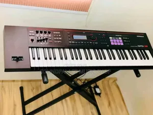 Roland XPS-30 Expandable Keyboard With Black Chassis 61-Key Layout.
