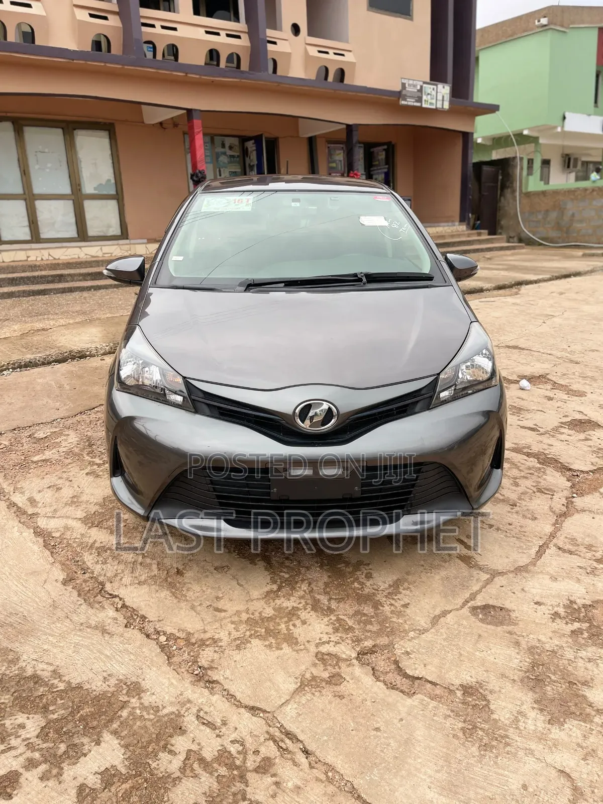 Toyota Vitz 2015 Gray