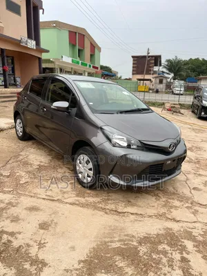 Toyota Vitz 2015 Gray