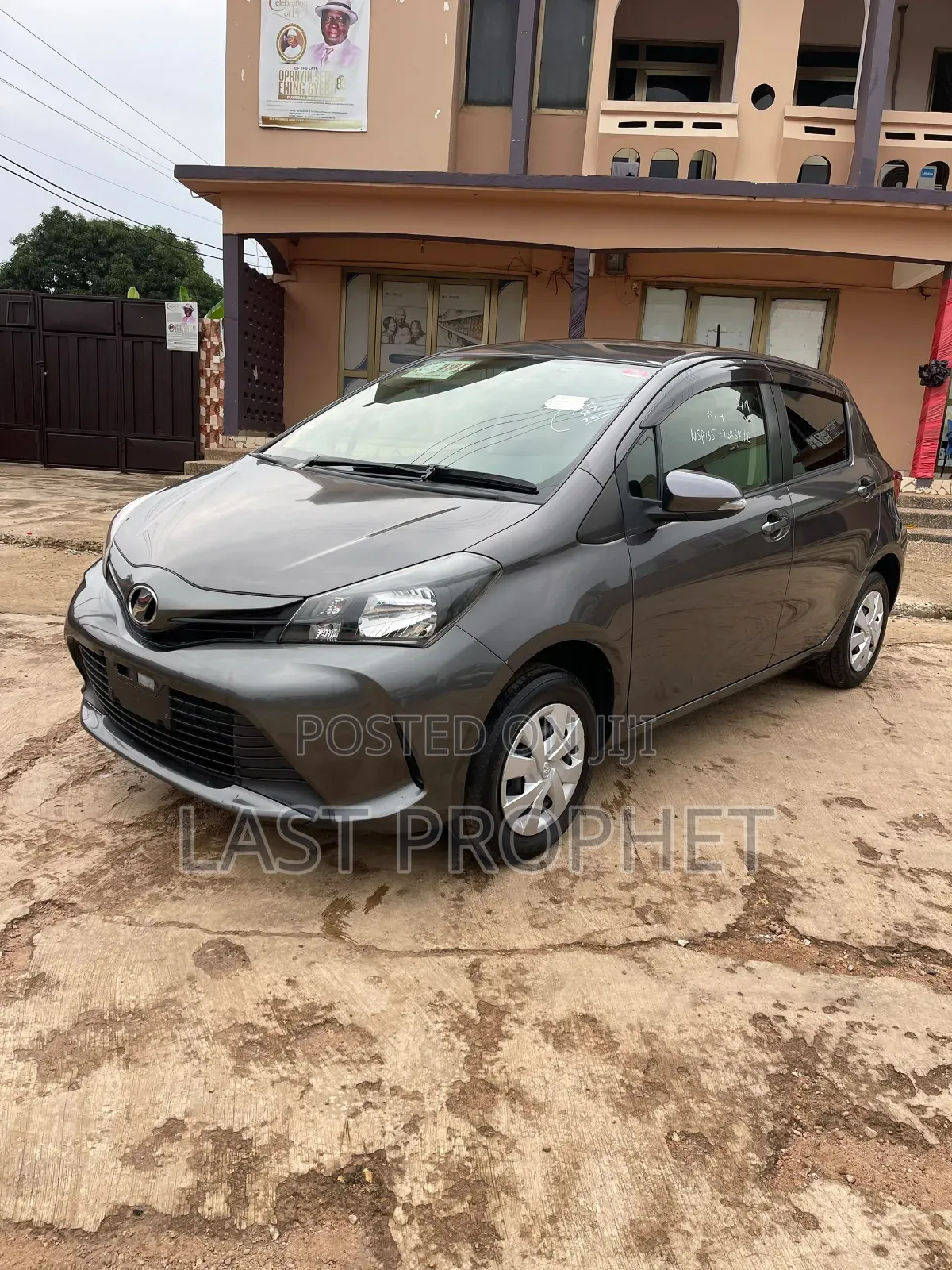Toyota Vitz 2015 Gray