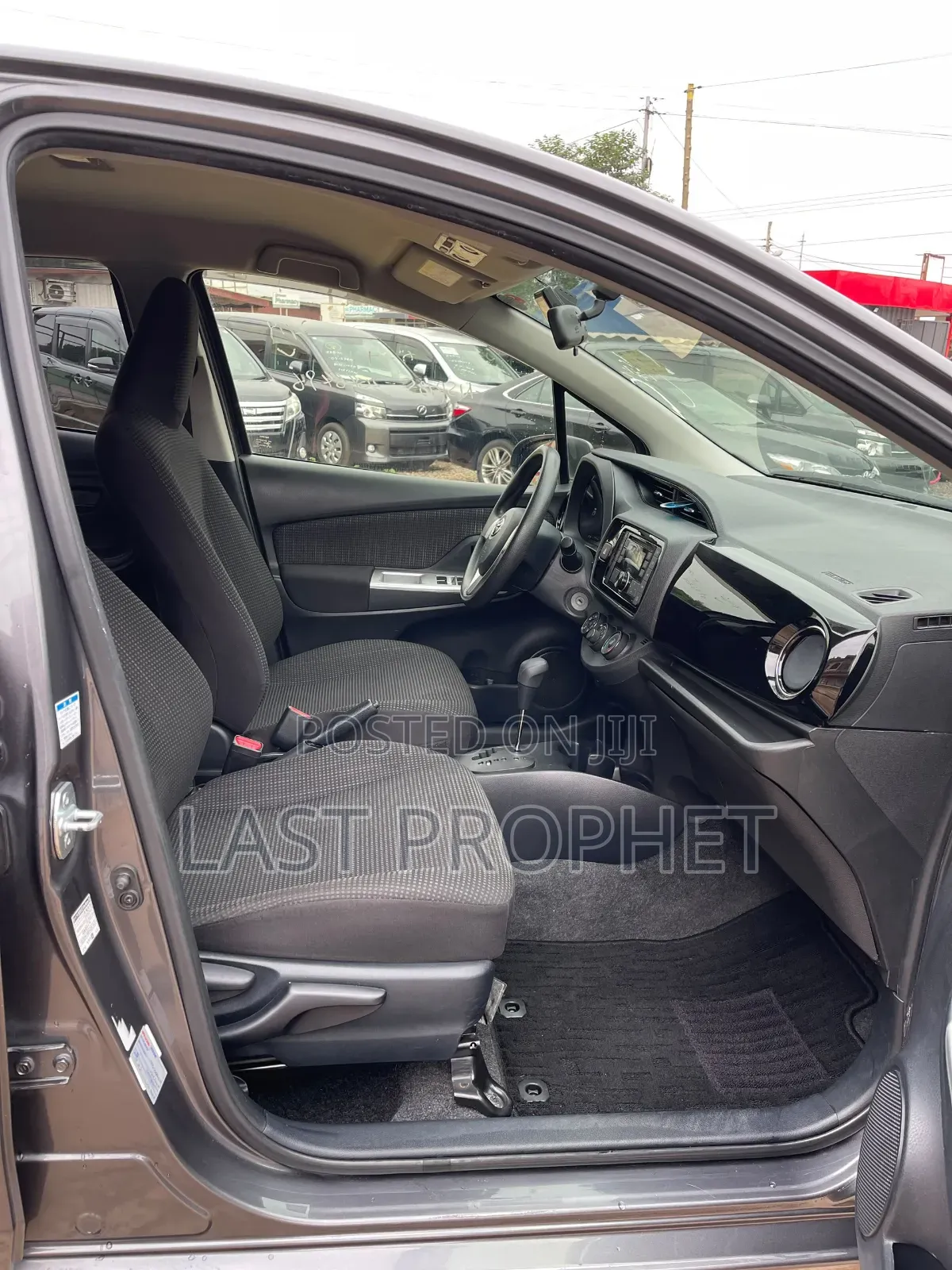 Toyota Vitz 2015 Gray