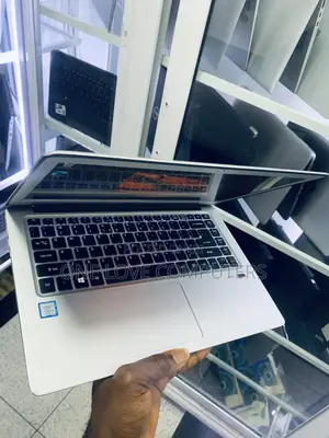 Laptop Acer Swift 14 8GB Intel Core i7 SSD 256GB