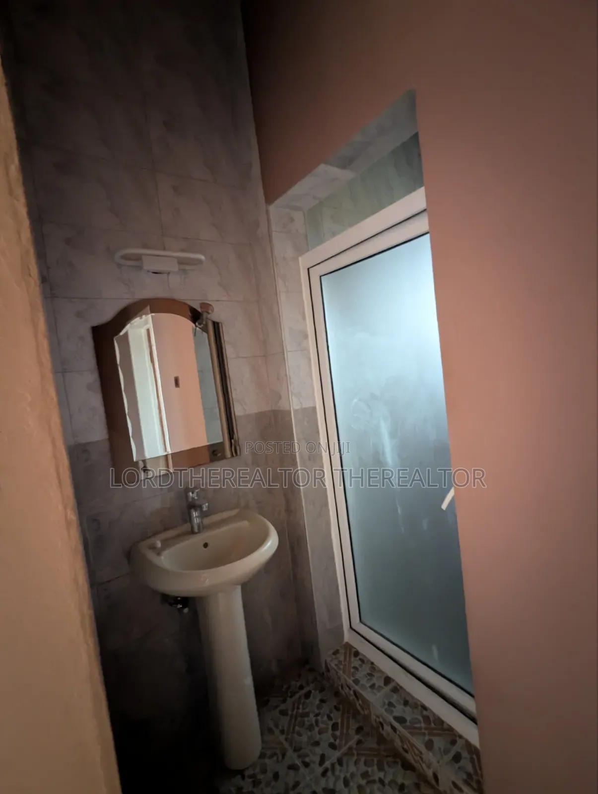 Mini Flat in Ofankor for rent