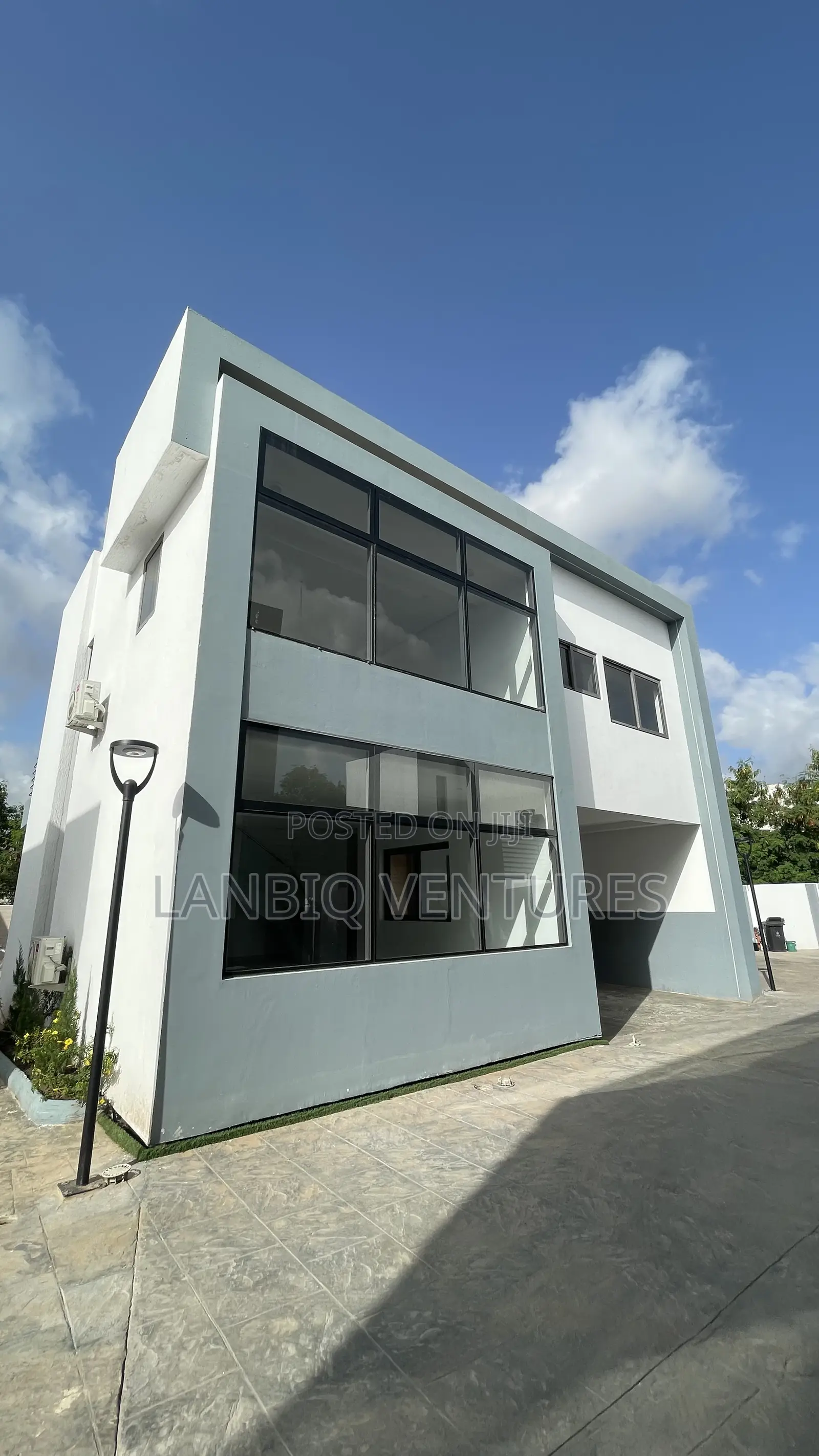 3bdrm Townhouse / Terrace in East Legon for rent