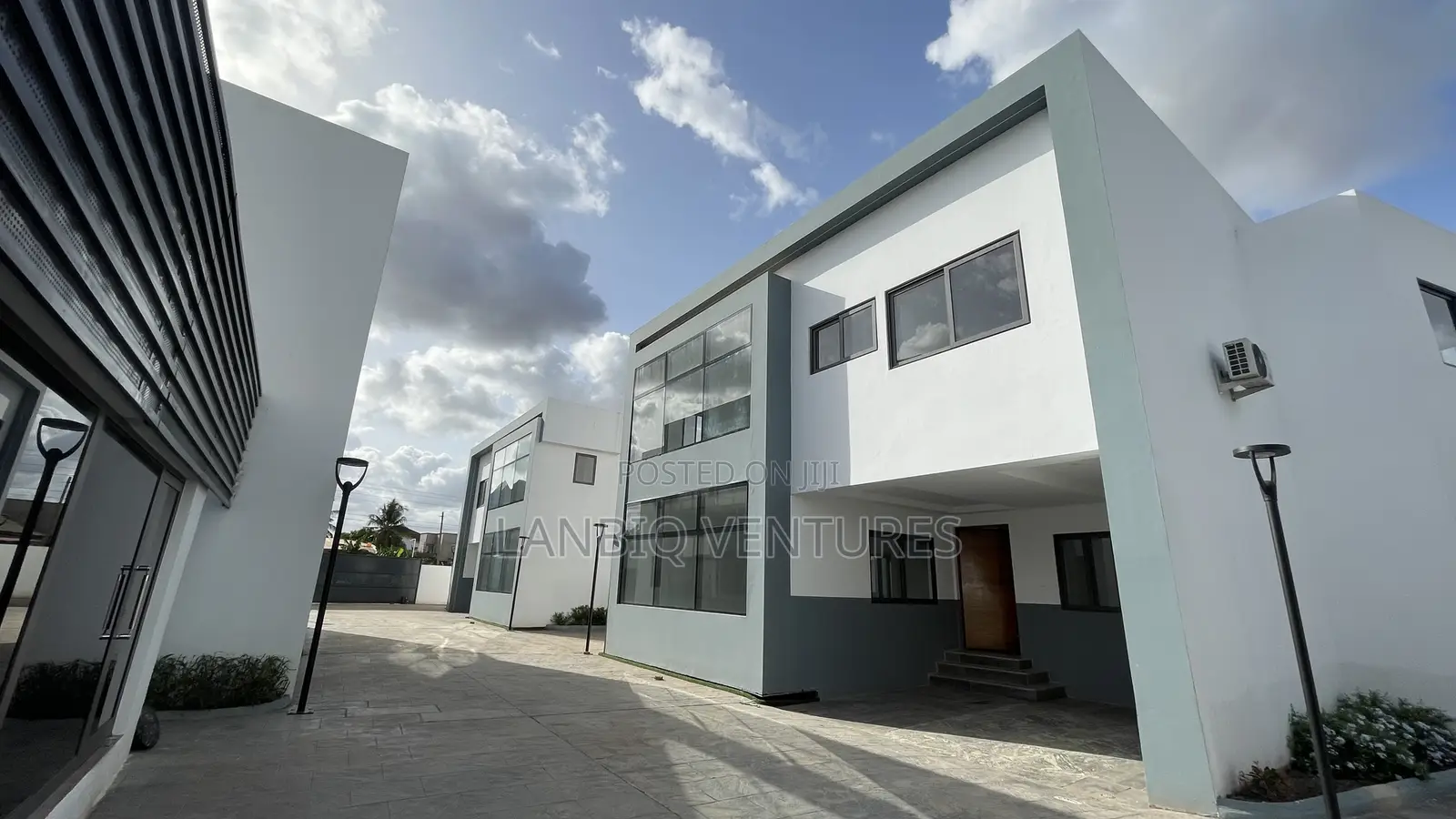 3bdrm Townhouse / Terrace in East Legon for rent