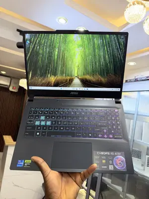 Laptop MSI Cyborg 15 24GB Intel Core i7 SSD 1T
