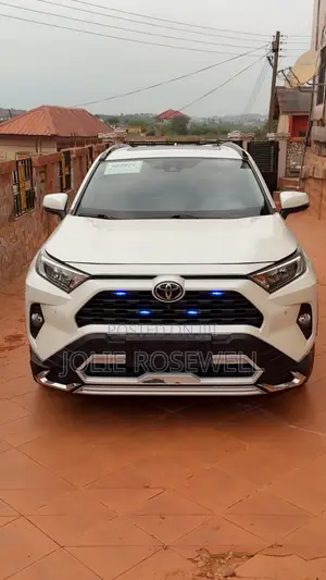 Toyota RAV4 XLE Premium AWD 2020 White
