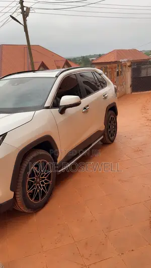 Toyota RAV4 XLE Premium AWD 2020 White