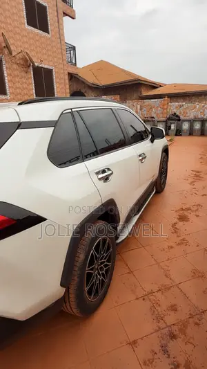 Toyota RAV4 XLE Premium AWD 2020 White