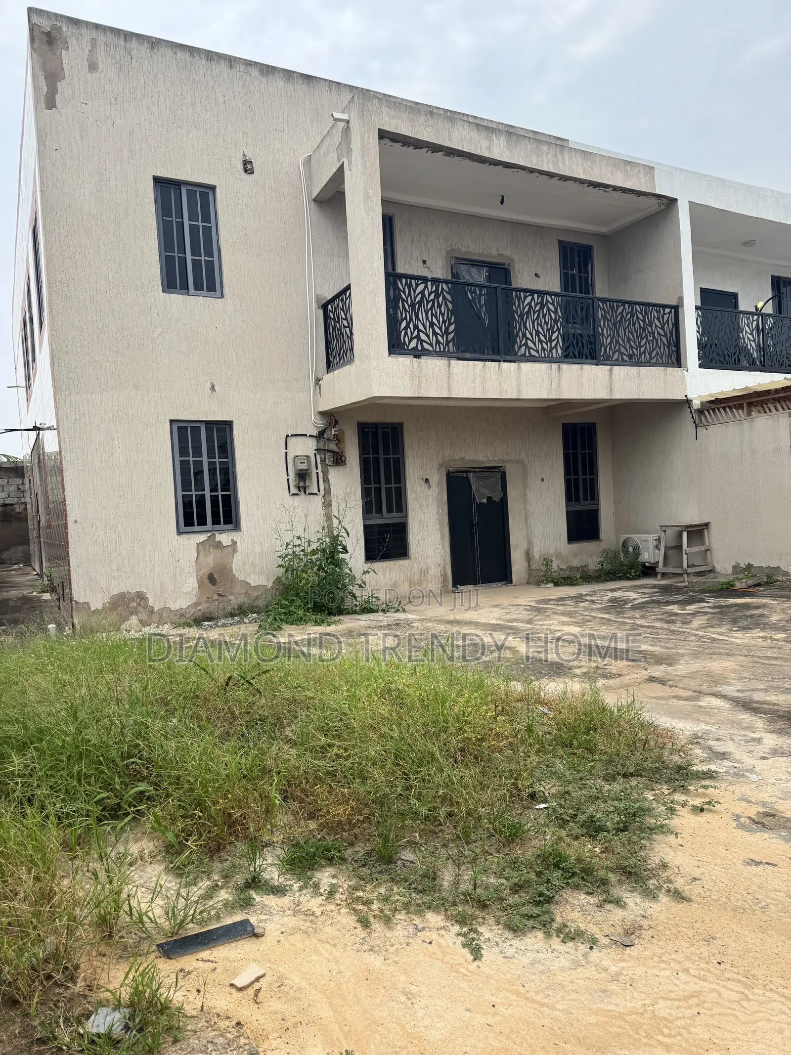 4bdrm Duplex in Baatsona Total for sale