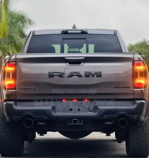 RAM 1500 2022 Gray
