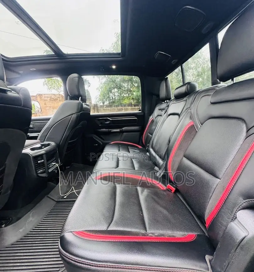 RAM 1500 2022 Gray