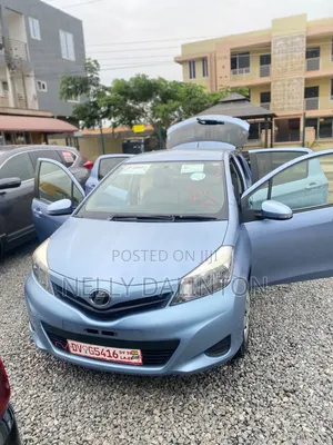 Toyota Vitz 1.3 FWD 5dr 2014 Blue