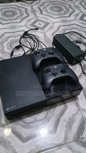 Xbox One With 2 Controllers