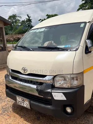 Toyota HiAce 2021 White
