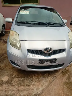 Toyota Vitz 2010 Silver