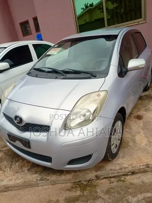 Toyota Vitz 2010 Silver