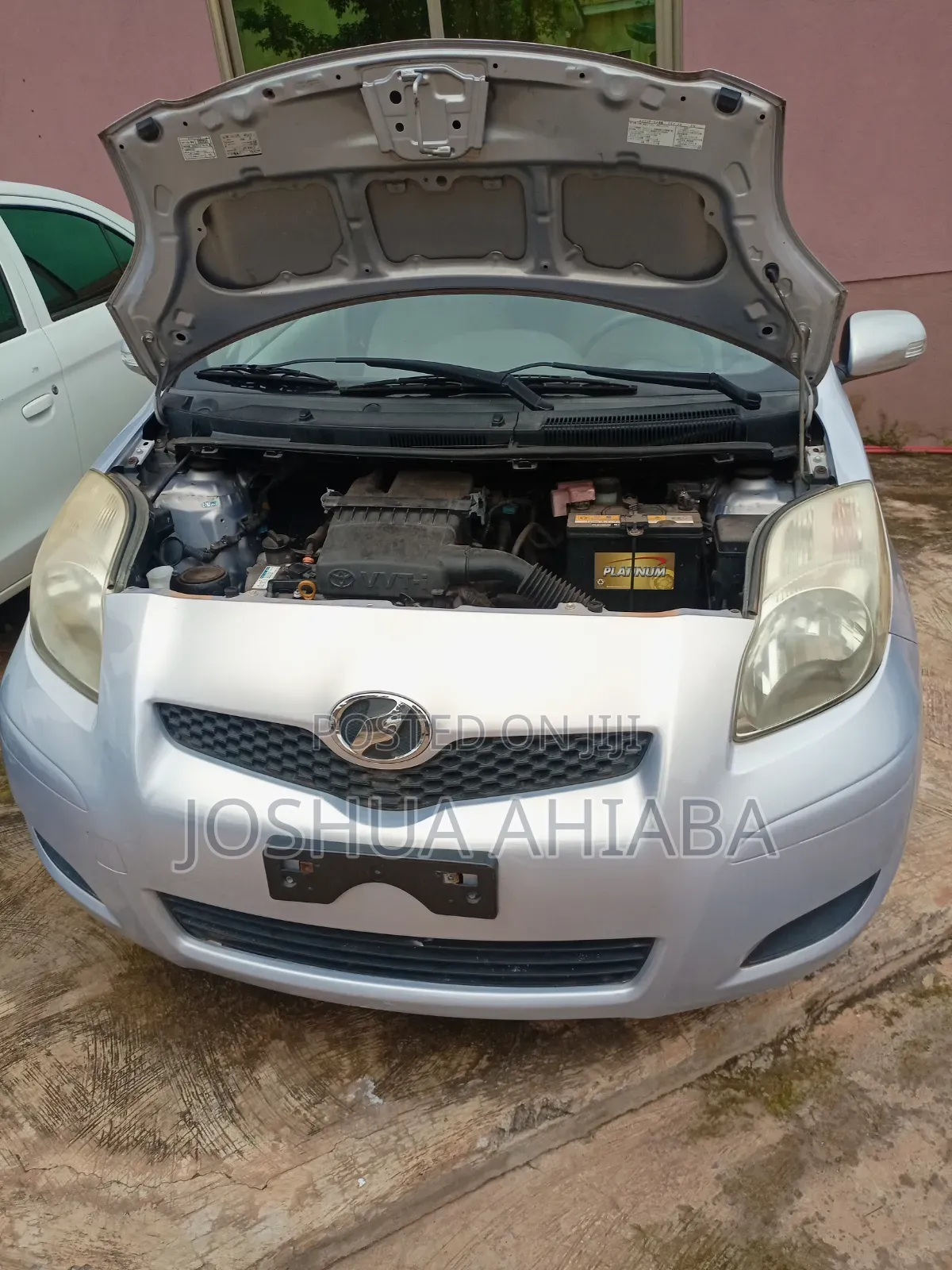 Toyota Vitz 2010 Silver