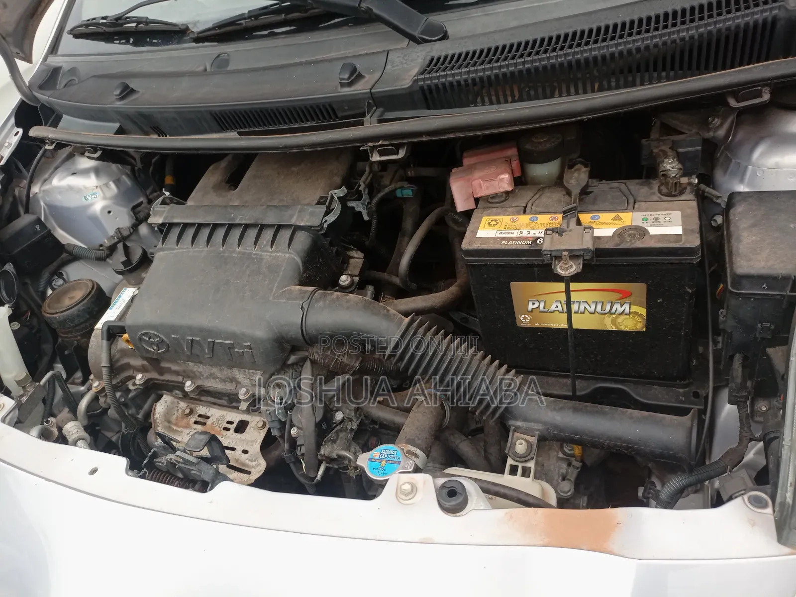 Toyota Vitz 2010 Silver